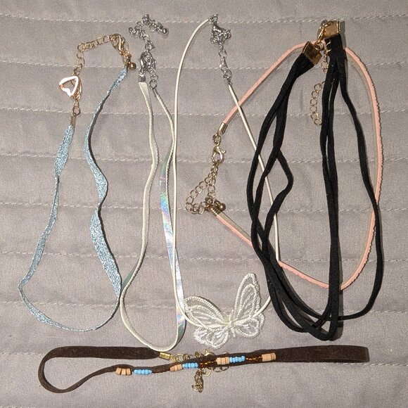 $1 with Bundle ~ Lot of Choker Necklaces 4833 - Picture 1 of 5